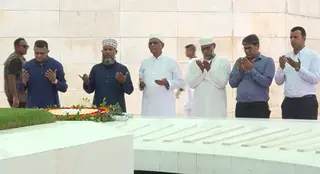 জিয়াউর রহমান ও খালেদা জিয়ার সমাধিতে শ্রদ্ধা জানালেন নবনির্বাচিত রাষ্ট্রপতি